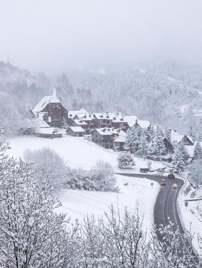 Ferienwohnung Tredos, Casa Adosada. Baqueira Exterior foto